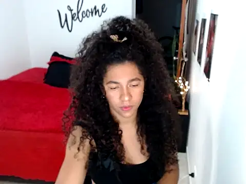 Snapshot of bellacrespalatina chatting on 09.17.25 bellacrespalatina online show from 09.17.25