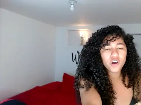 Snapshot of bellacrespalatina chatting on 09.18.25 bellacrespalatina online show from 09.18.25