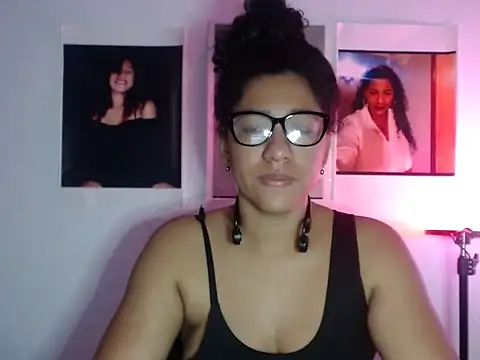 Snapshot of bellacrespalatina chatting on 10.10.25 bellacrespalatina online show from 10.10.25