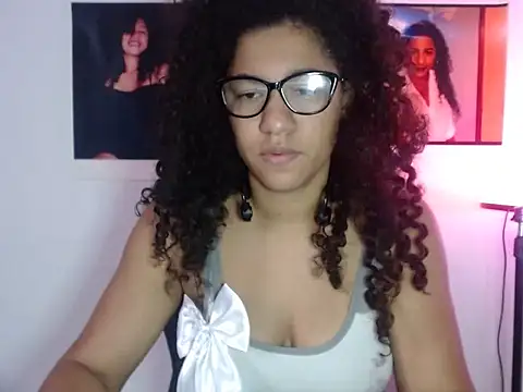 Snapshot of bellacrespalatina chatting on 10.11.25 bellacrespalatina online show from 10.11.25