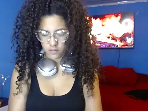 Snapshot of bellacrespalatina chatting on 10.23.25 bellacrespalatina online show from 10.23.25