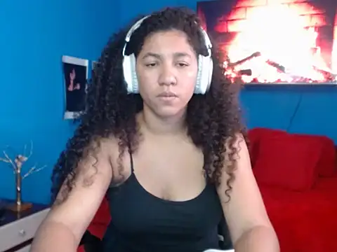 Snapshot of bellacrespalatina chatting on 10.31.25 bellacrespalatina online show from 10.31.25