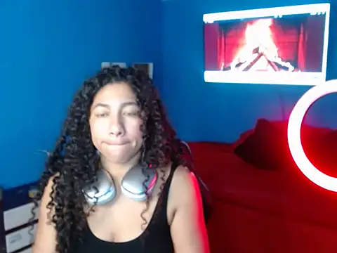 Snapshot of bellacrespalatina chatting on 11.10.25 bellacrespalatina online show from 11.10.25