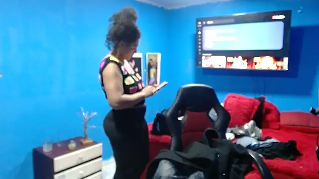 Snapshot of bellacrespalatina chatting on 11.18.25 bellacrespalatina online show from 11.18.25