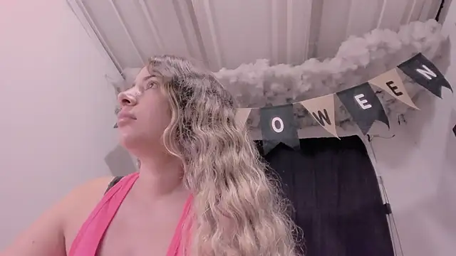 Lauu G online show from 10.23.25