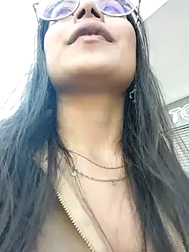 Snapshot of Jade_Zephyra chatting on 12.08.24 Jade Zephyra online show from 12.08.24