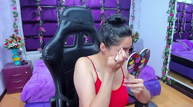 Snapshot of ChloeeTompson_ chatting on 02.01.25 ChloeeTompson online show from 02.01.25