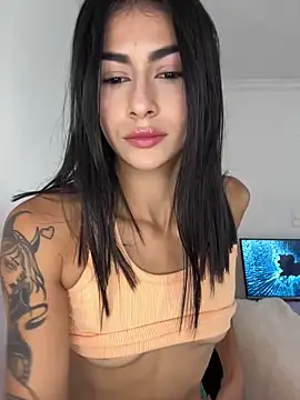 Snapshot of emilie_xx_ chatting on 04.25.26 emilie xx online show from 04.25.26