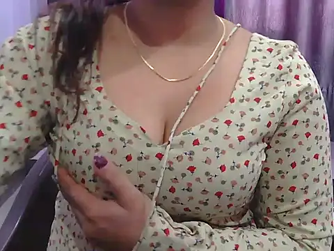 Snapshot of cutie-taara chatting on 02.15.25 cutie-taara online show from 02.15.25