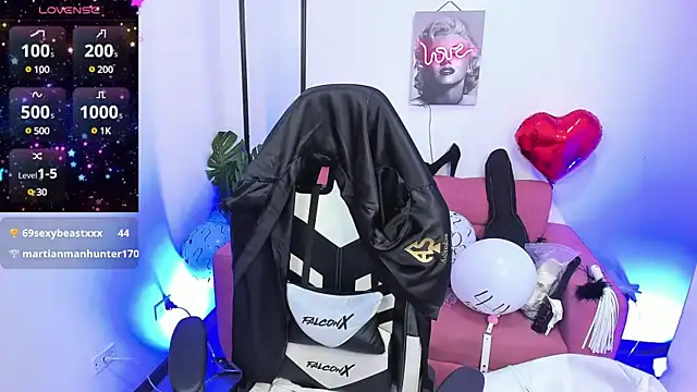 Snapshot of blackberrys_ chatting on 02.17.25 blackberrys online show from 02.17.25