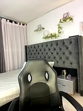 Snapshot of Amiirra_ chatting on 09.10.25 Amiirra online show from 09.10.25