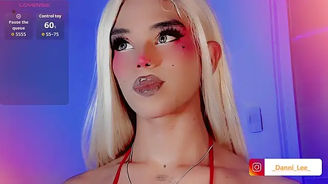 Snapshot of DanniLee_ chatting on 11.24.25 DanniLee online show from 11.24.25