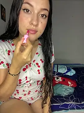 Snapshot of Jonlis01 chatting on 04.14.26 Jonlis01 online show from 04.14.26