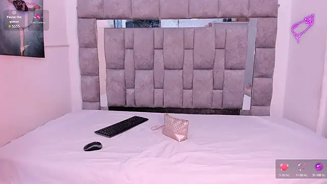 Snapshot of zulyjones chatting on 10.04.25 zulyjones online show from 10.04.25