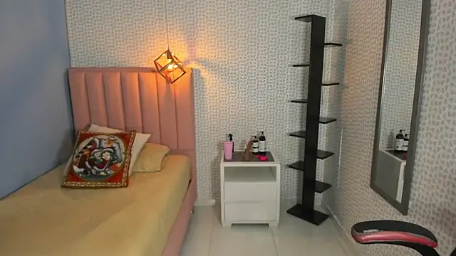 Snapshot of DENISERICHARD2 chatting on 11.26.25 DENISERICHARD2 online show from 11.26.25