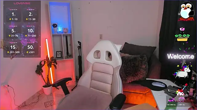 Snapshot of odelei chatting on 11.28.25 odelei online show from 11.28.25