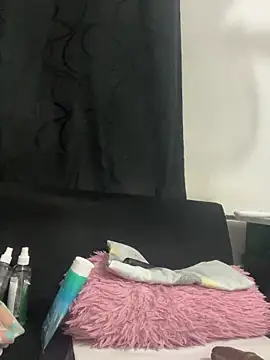 Snapshot of chiquimaturesexy chatting on 09.16.25 chiquimaturesexy online show from 09.16.25