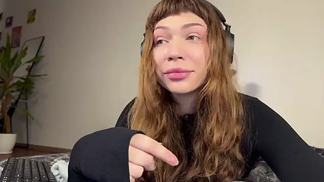 Snapshot of PaulaPratt chatting on 01.09.25 PaulaPratt online show from 01.09.25