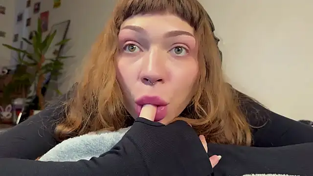 Snapshot of PaulaPratt chatting on 01.09.25 PaulaPratt online show from 01.09.25