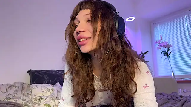 Snapshot of PaulaPratt chatting on 12.03.25 PaulaPratt online show from 12.03.25