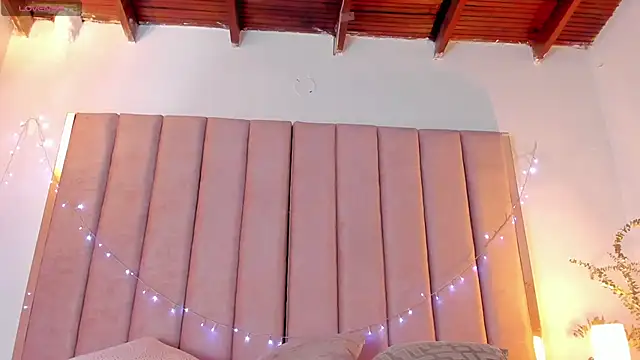 VICTORIA RASH online show from 01.17.25