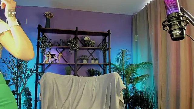 Snapshot of careful_i_bite_nya chatting on 03.12.25 careful i bite nya online show from 03.12.25