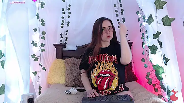 centaurigirl online show from 02.21.25