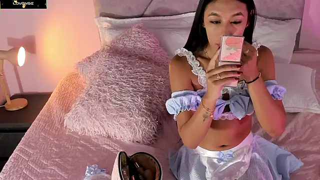 Snapshot of Emilyh_ chatting on 11.06.25 Emilyh online show from 11.06.25