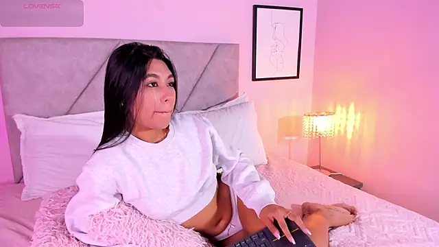 Emilyh  online show from 04.11.26