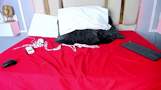 Snapshot of Roxxana-queen chatting on 01.17.25 Roxxana-queen online show from 01.17.25