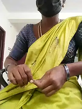 Snapshot of Preethytamilsexy chatting on 01.21.25 Preethytamilsexy online show from 01.21.25