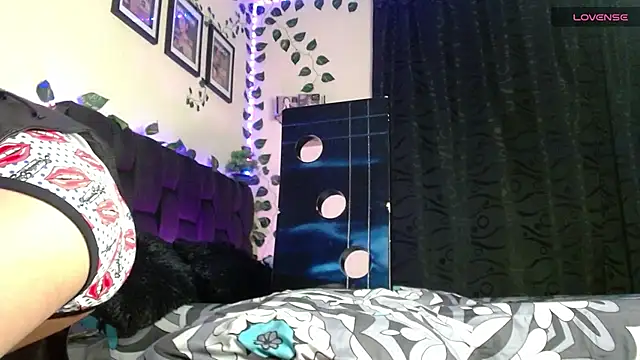 LyleBennett  online show from 02.21.25