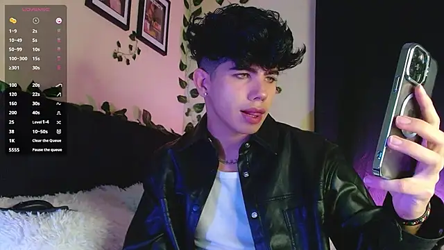 LyleBennett  online show from 03.22.25