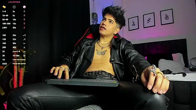 LyleBennett  online show from 07.12.26