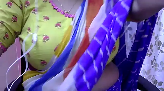 Snapshot of Riya_riyaa chatting on 12.13.24 Riya riyaa online show from 12.13.24