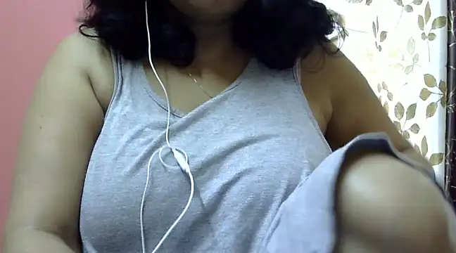 Snapshot of Riya_riyaa chatting on 01.07.25 Riya riyaa online show from 01.07.25