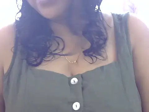 Snapshot of Riya_riyaa chatting on 02.14.25 Riya riyaa online show from 02.14.25