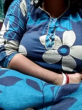 Snapshot of BERRY_00 chatting on 11.28.25 BERRY 00 online show from 11.28.25