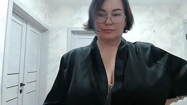 Nora Star online show from 09.23.25