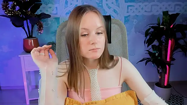 VivienLeeigh online show from 01.08.25