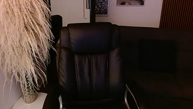 Snapshot of crimson_tati_ chatting on 12.10.24 crimson tati online show from 12.10.24