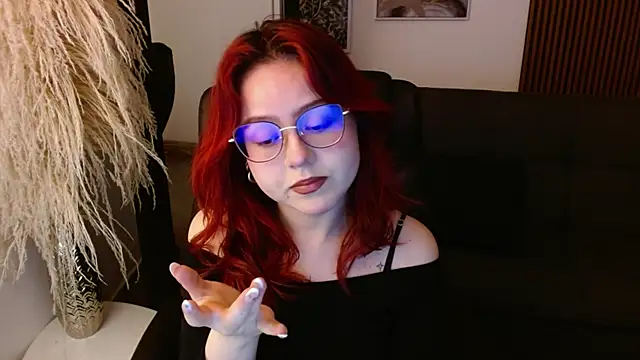 Snapshot of crimson_tati_ chatting on 12.13.24 crimson tati online show from 12.13.24