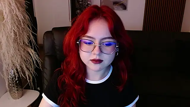 Snapshot of crimson_tati_ chatting on 12.28.24 crimson tati online show from 12.28.24