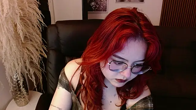 Snapshot of crimson_tati_ chatting on 01.14.25 crimson tati online show from 01.14.25