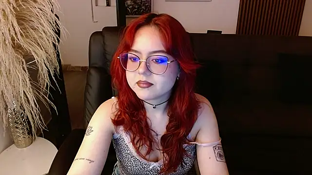 Snapshot of crimson_tati_ chatting on 02.08.25 crimson tati online show from 02.08.25