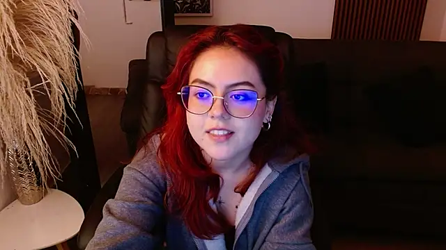 Snapshot of crimson_tati_ chatting on 02.11.25 crimson tati online show from 02.11.25