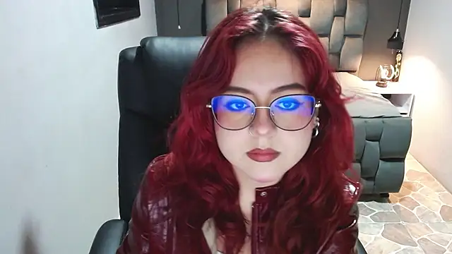 Snapshot of crimson_tati_ chatting on 02.13.25 crimson tati online show from 02.13.25