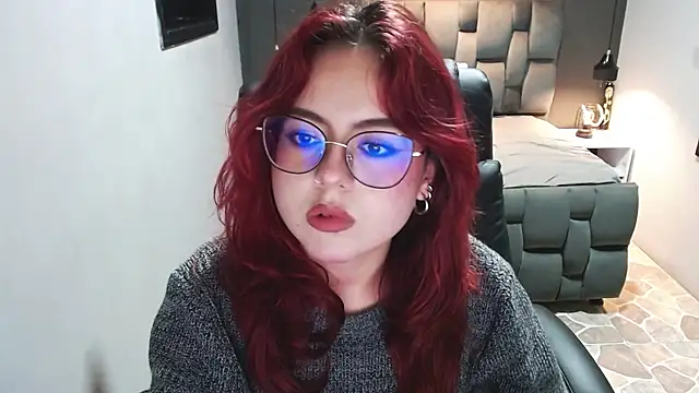 Snapshot of crimson_tati_ chatting on 02.13.25 crimson tati online show from 02.13.25