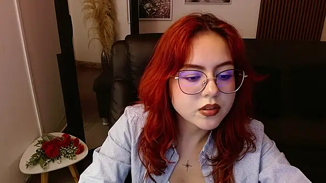 Snapshot of crimson_tati_ chatting on 02.15.25 crimson tati online show from 02.15.25