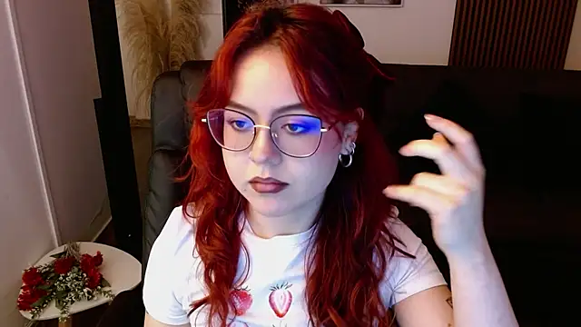 Snapshot of crimson_tati_ chatting on 02.22.25 crimson tati online show from 02.22.25